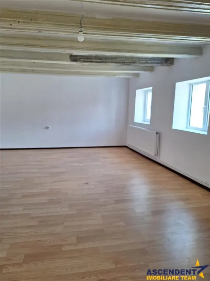 Resedinta/ spatiu profesional de inchiriat, Ghimbav – Central - foto 12