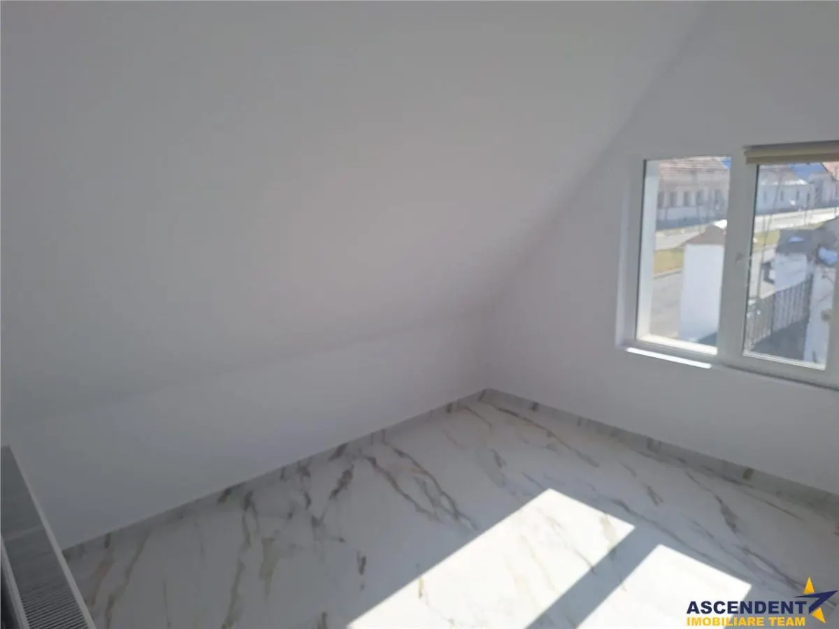 Resedinta/ spatiu profesional de inchiriat, Ghimbav – Central - foto 5