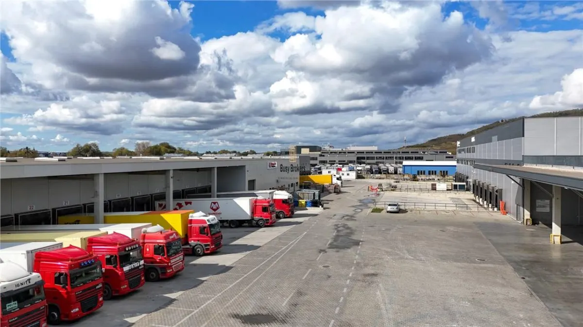 Spatiu Industrial - 3200 mp - Logistica - Depozitare - Distributie - foto 1