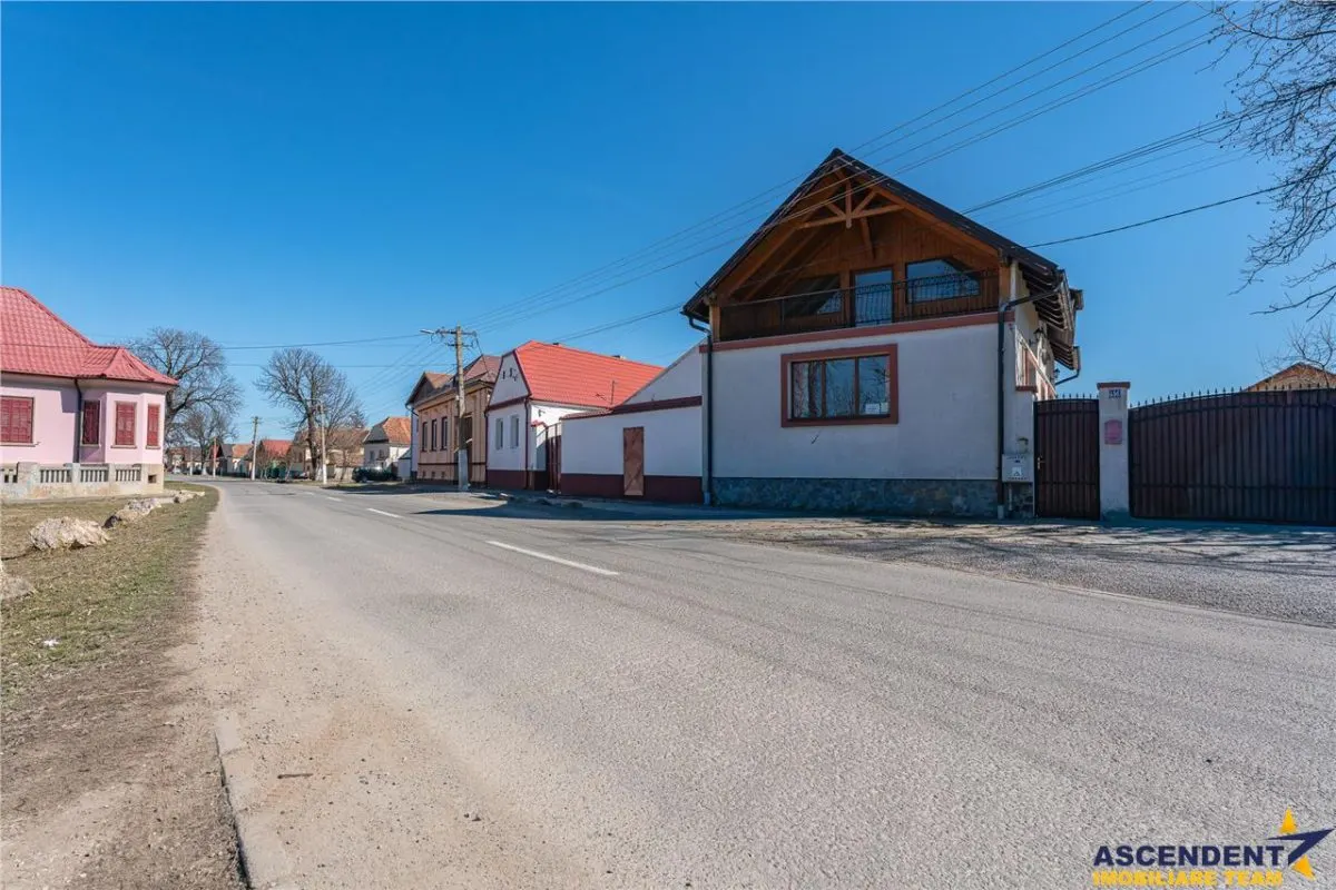 Sediu firma/ rezidential, pe domeniu de 2.240 mp teren,Central, Halchiu, Brasov - foto 16