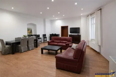 Rezidenta 4 camere,in farmec istoric, vedere Tampa,cu beci si pod,Centrul Istoric Brasov - Brasov