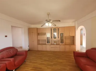 Apartament cu 3 camere langa Liceul Nr. 7 | Micro16 - foto 2