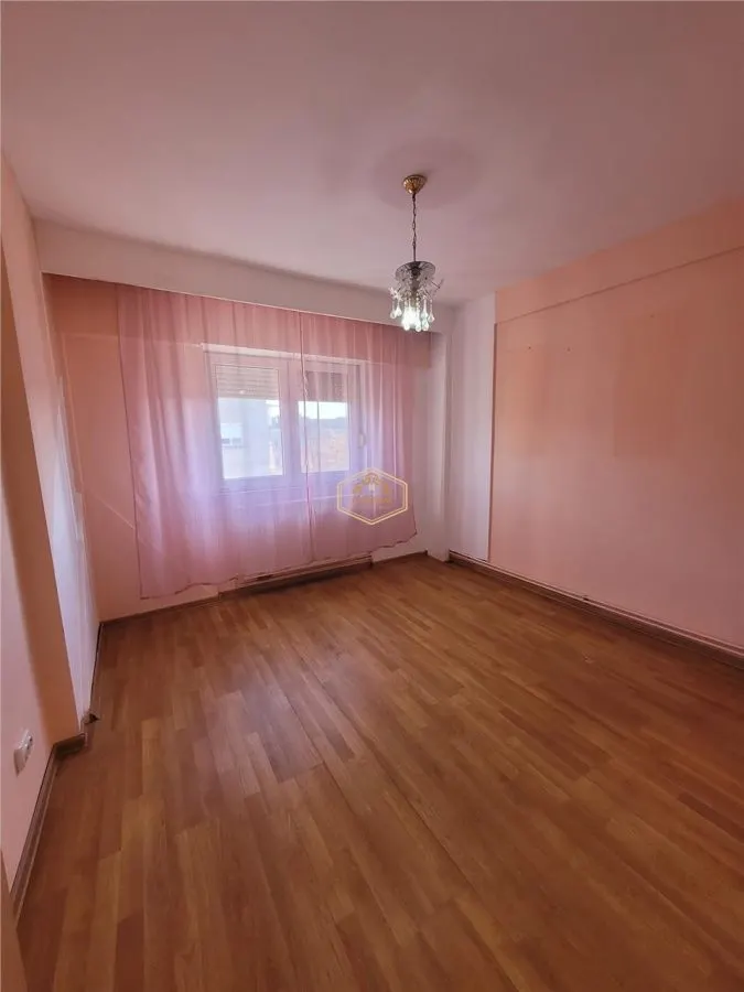 Apartament cu 3 camere langa Liceul Nr. 7 | Micro16 - foto 13