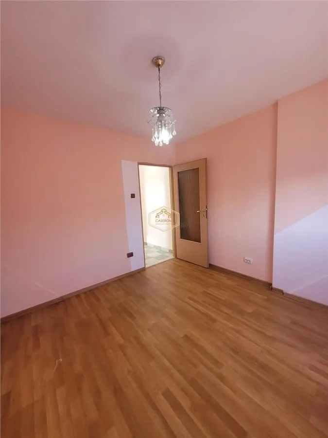 Apartament cu 3 camere langa Liceul Nr. 7 | Micro16 - foto 14