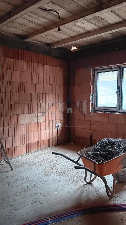 Visan Barnova str asfaltata CASA parter 95mp TEREN 400mp toate utilitatile - foto 9