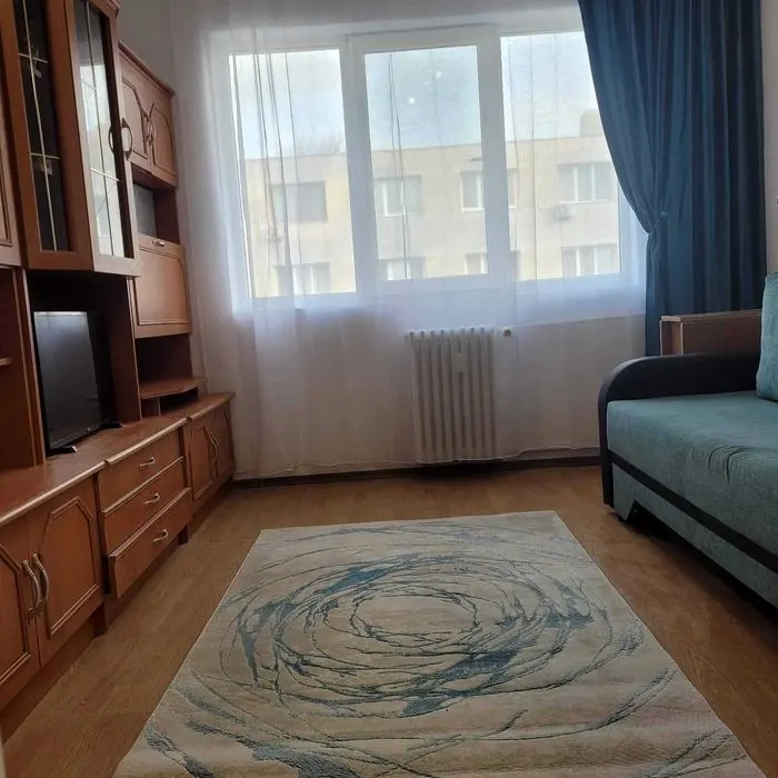 Garsoniera  renovata, mobilata, etaj 2, Tractorul, Brasov - foto 1