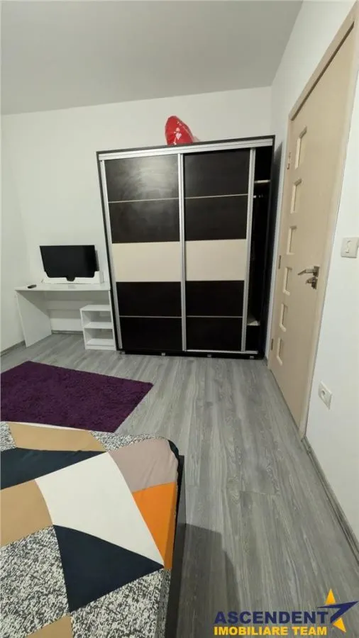 Decomandat, distinct, mobilat, echipat, parcare rezervata, Tractorul, Brasov - foto 4