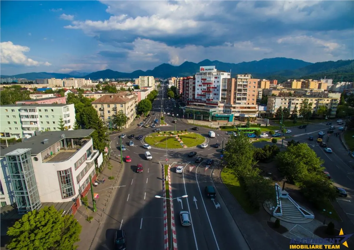 Decomandat, structura frumoasa, terasa generoasa, 3 camere, Brasov - foto 1