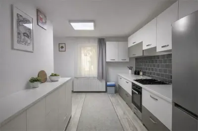 Apartament 2 Camere Tudor Renovat Mobilat Zona cu Spatiu Verde - Targu Mures