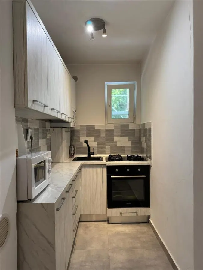 Apartament 3 camere , Semi- Central , Bloc Izolat - foto 3
