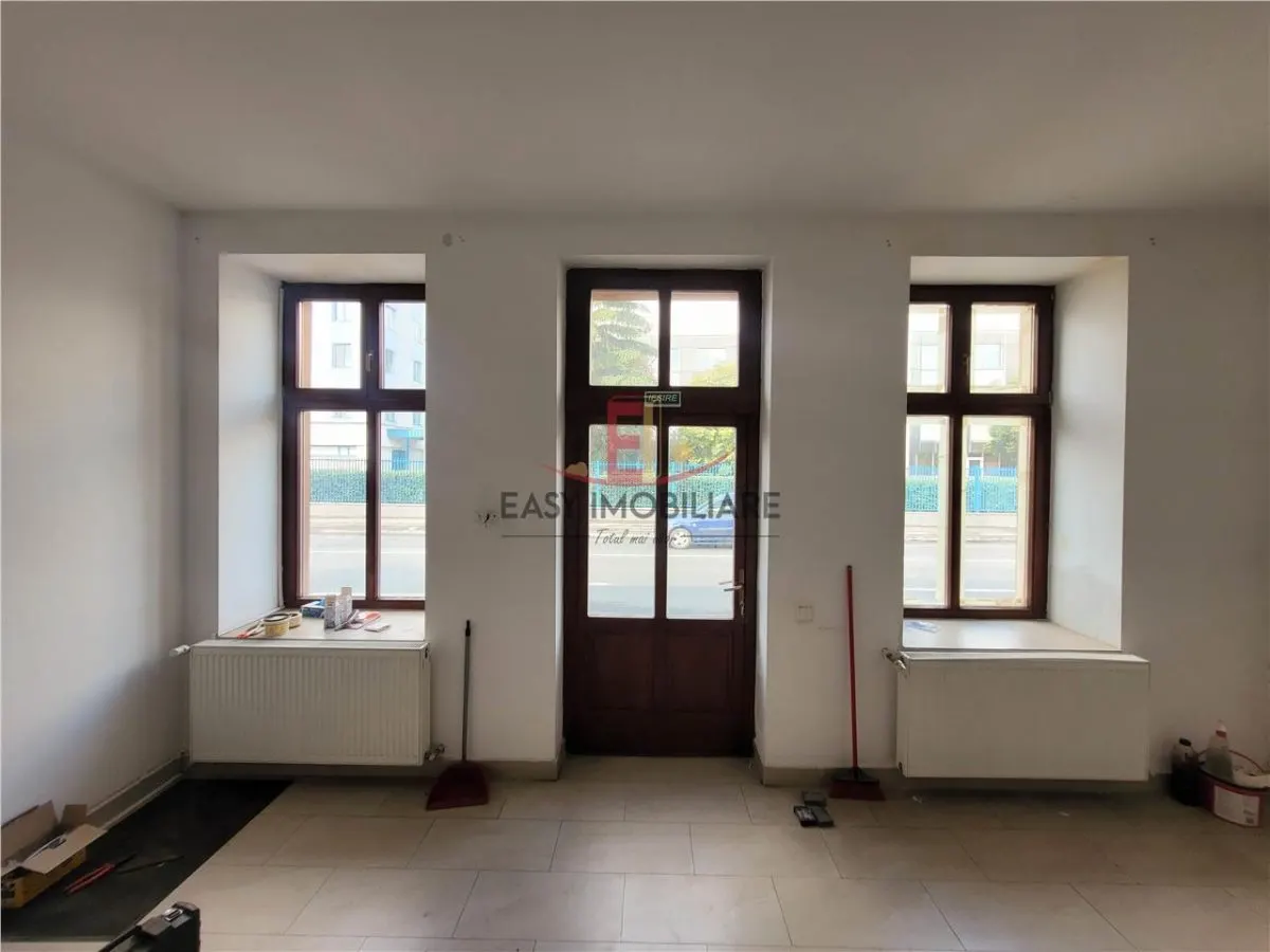 Spatiu Comercial, vad mare, amenajat, zona Central - foto 6