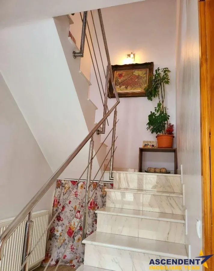 Vila Cristian, mobilata si utilata, gradina, pomi fructiferi, spatii recreere - foto 4
