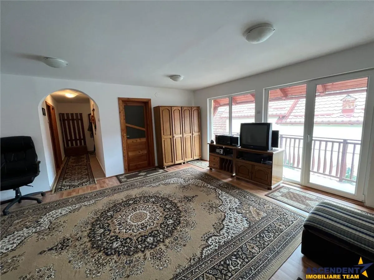 Sarmul traditiei imbinat cu confortul modern: Rezidenta de exceptie, Central, Tarlungeni, Brasov - foto 2