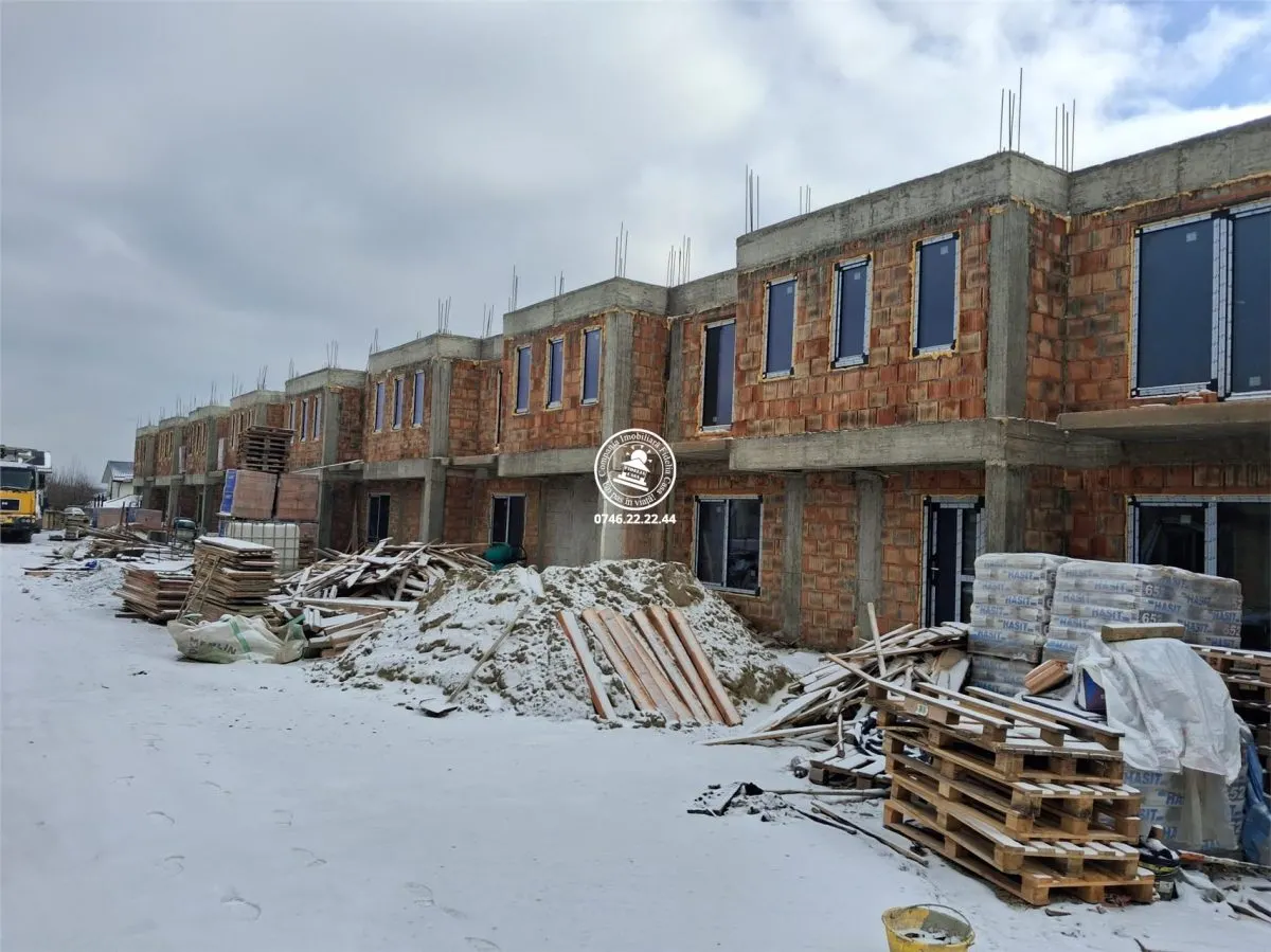 Case insiruite , 4 camere , P+1E - central in Valea Lupului - COMISION 0% - foto 4