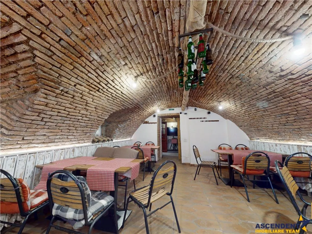 LIVE! Hotel+restaurant+magazin, Centrul Istoric - Piata Unirii, Brasov - foto 3