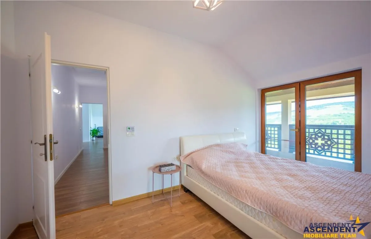 Refined ensemble, elite natural setting, 5 km from Corvin Castle. - foto 16