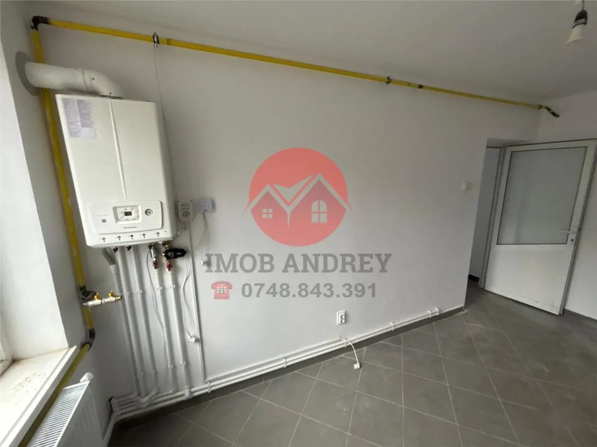 Spatiu comercial 80 mp ultracentral, vitrina mare, trafic pietonal intens - foto 7