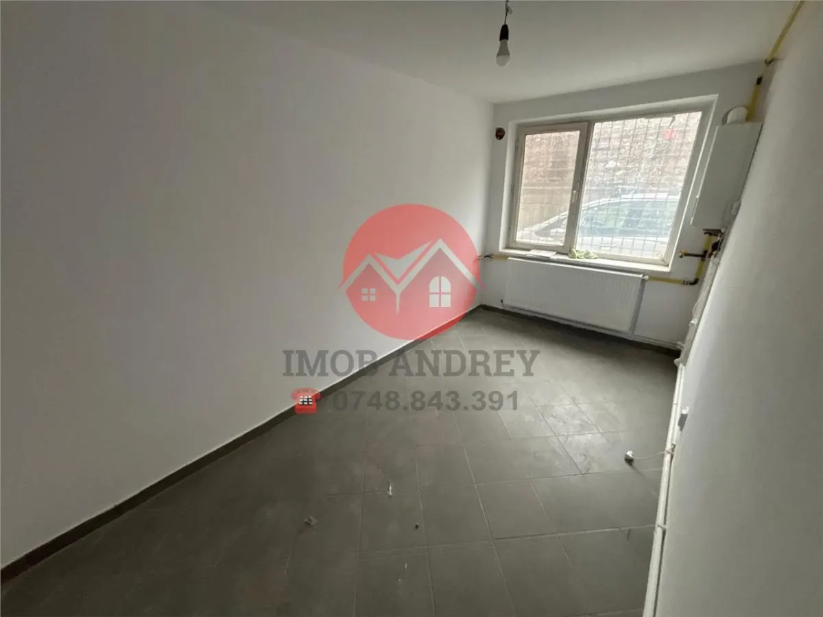 Spatiu comercial 80 mp ultracentral, vitrina mare, trafic pietonal intens - foto 10