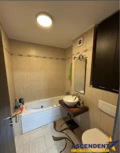 Decomandat, cu terasa si gradina, Sanpetru, - foto 5