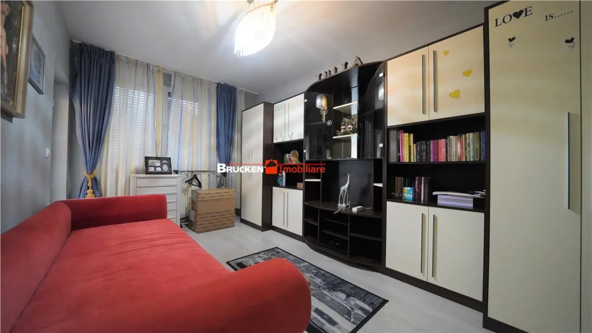 DUPLEX IN CARTIERUL ONCEA CU PARCARE SI CURTE - foto 6