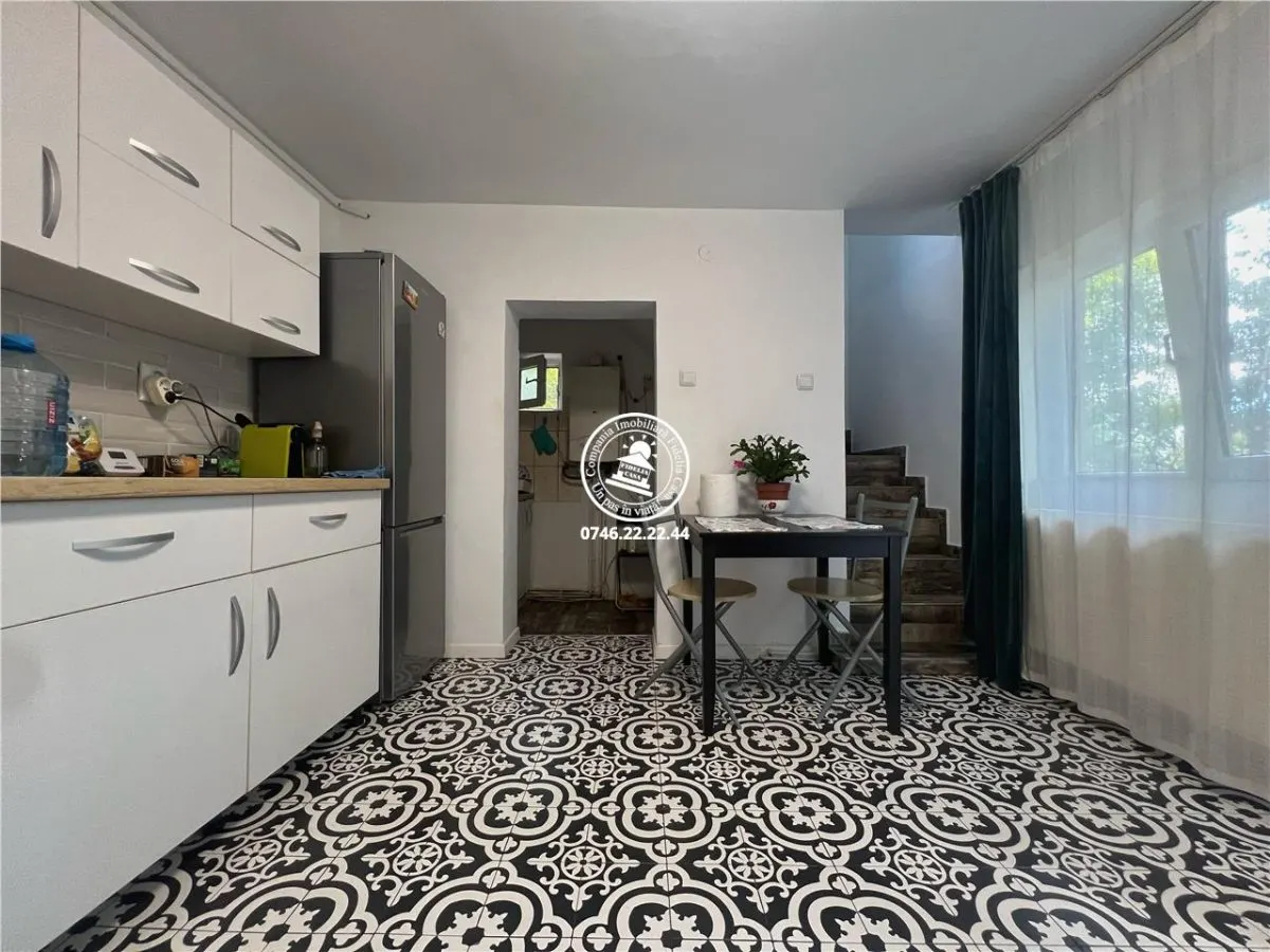 Apartament cu 3 camere  de vanzare  Tg Cucu - Podul de Fier, - foto 1
