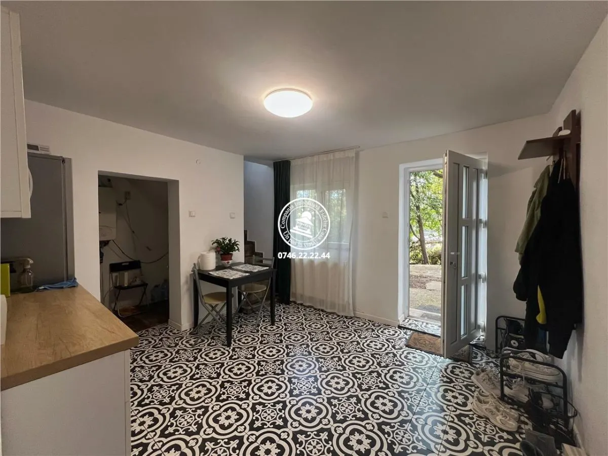 Apartament cu 3 camere  de vanzare  Tg Cucu - Podul de Fier, - foto 2