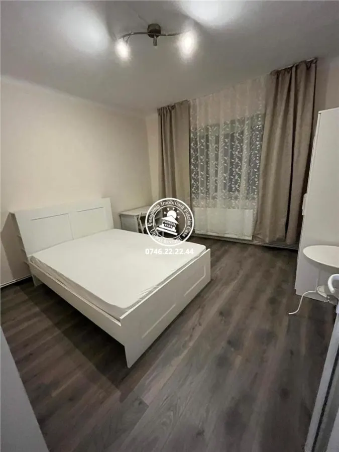 Apartament cu 3 camere  de vanzare  Tg Cucu - Podul de Fier, - foto 7