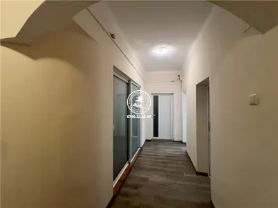 Apartament cu 3 camere  de vanzare  Tg Cucu - Podul de Fier, - foto 9