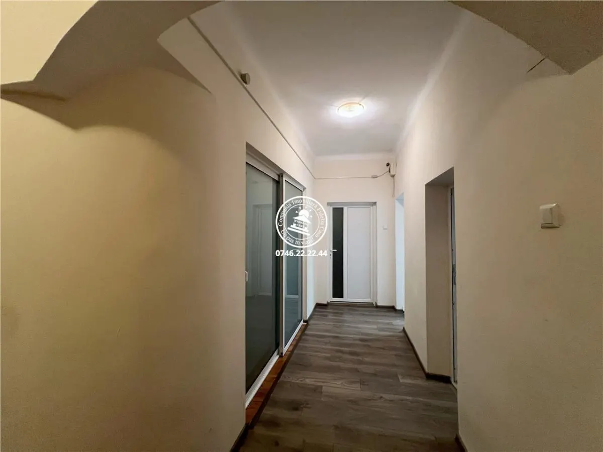 Apartament cu 3 camere  de vanzare  Tg Cucu - Podul de Fier, - foto 9