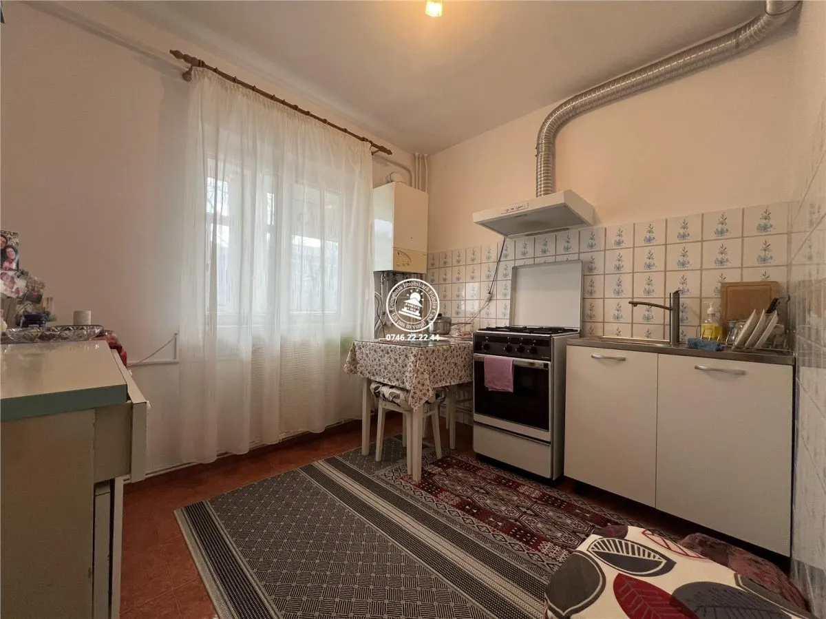 Apartament cu 3 camere decomandat, situat în zona Nicolina 2 â€“ prima parte a cartierului - foto 8
