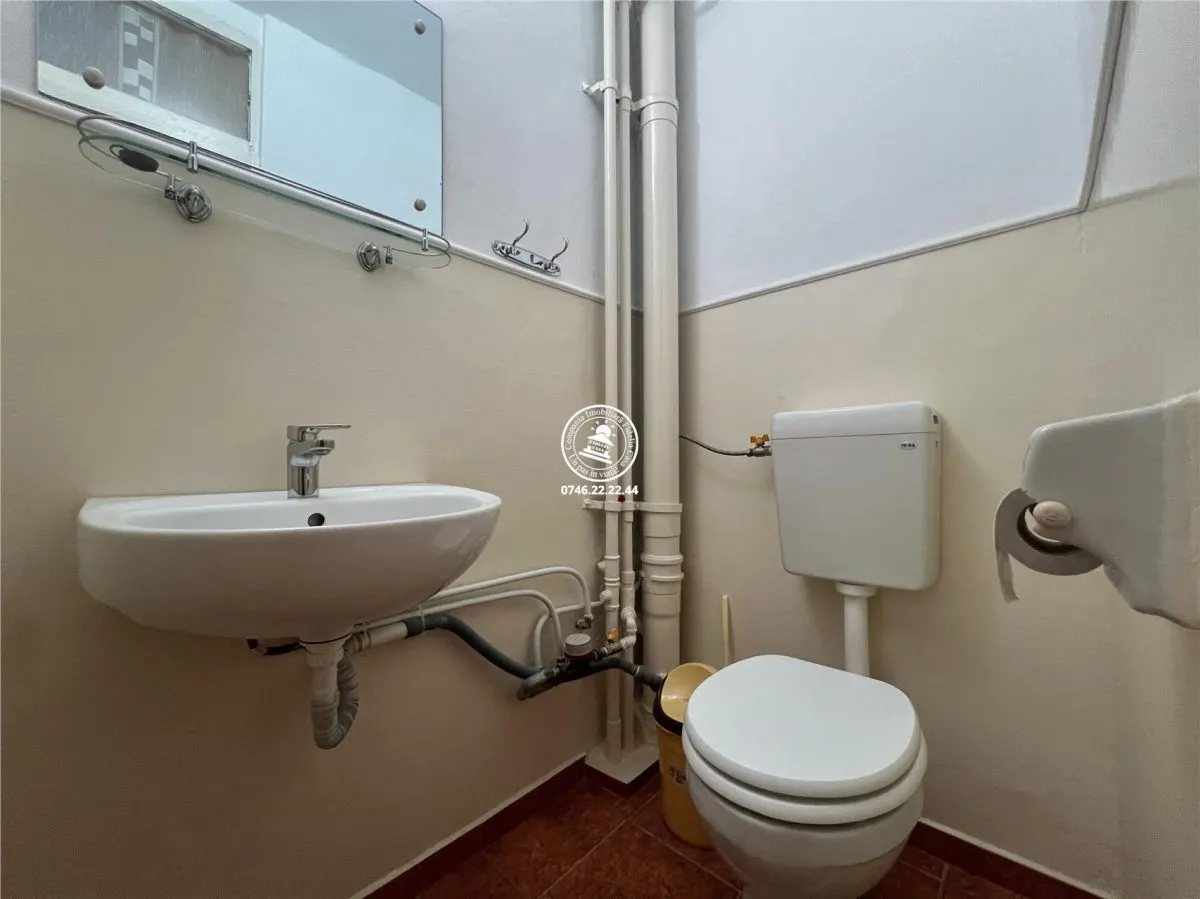 Apartament cu 3 camere decomandat, situat în zona Nicolina 2 â€“ prima parte a cartierului - foto 10