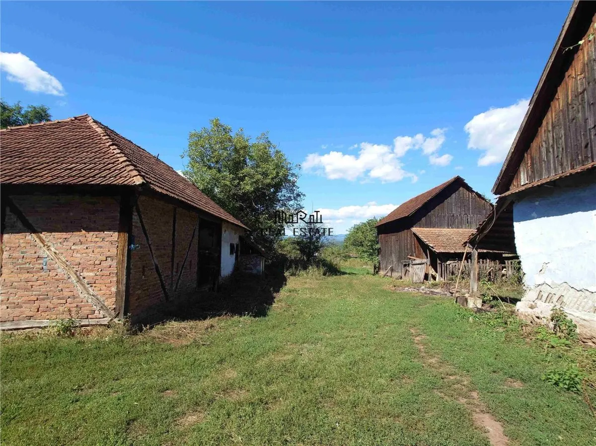 Teren intravilan si cladiri in Lunca - foto 8
