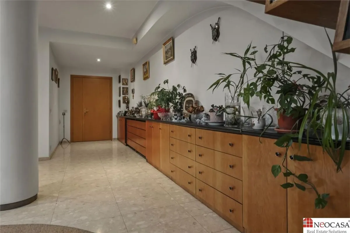 VILA SPLENDIDA DE VANZARE // LIVING DE 75 MP // 100 MP TERASE - foto 12