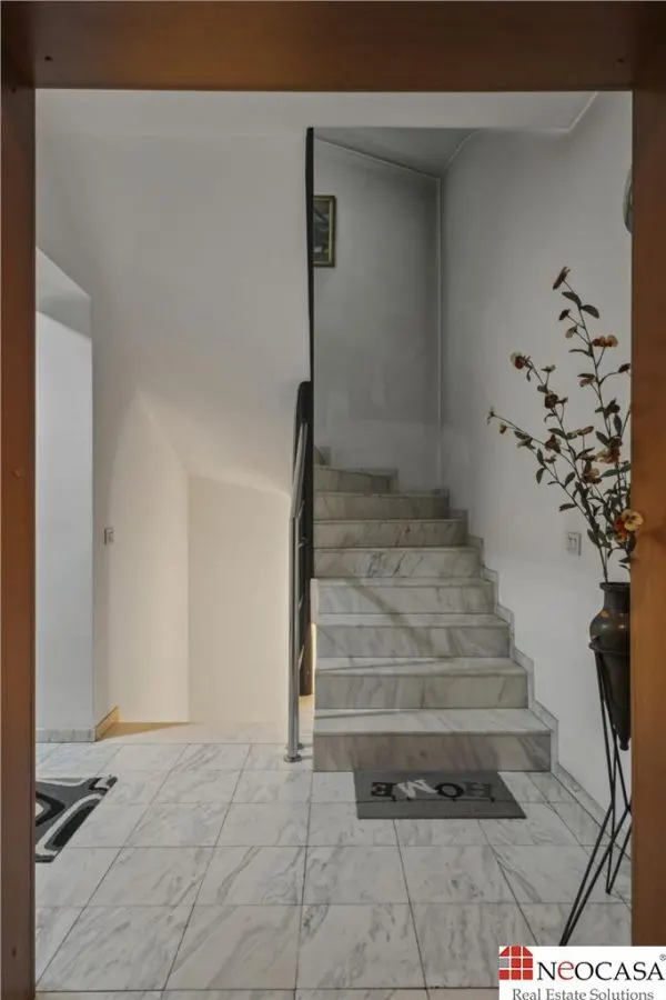 VILA SPLENDIDA DE VANZARE // LIVING DE 75 MP // 100 MP TERASE - foto 17