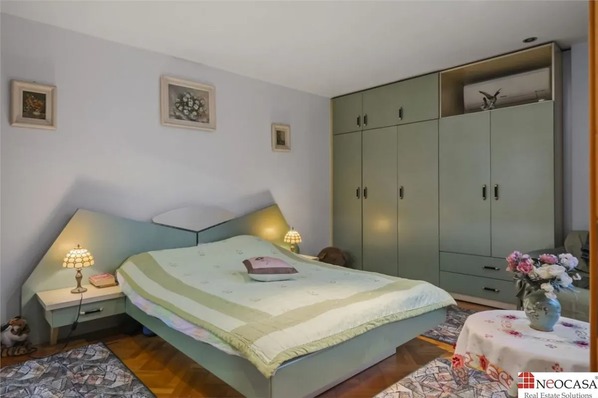 VILA SPLENDIDA DE VANZARE // LIVING DE 75 MP // 100 MP TERASE - foto 20