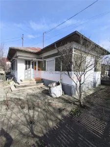 Casa tip parter zona Pietroasele - Saranga