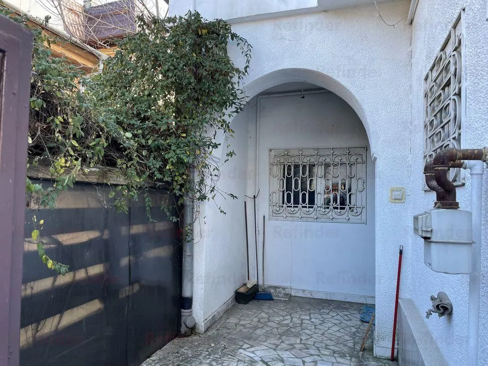Casa de vanzare 6 camere in zona Popa Nan - Matei Basarab - foto 2