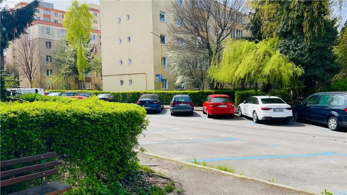 Apartament de vanzare 3 camere cu pivnita mare, Astra, Brasov - foto 1