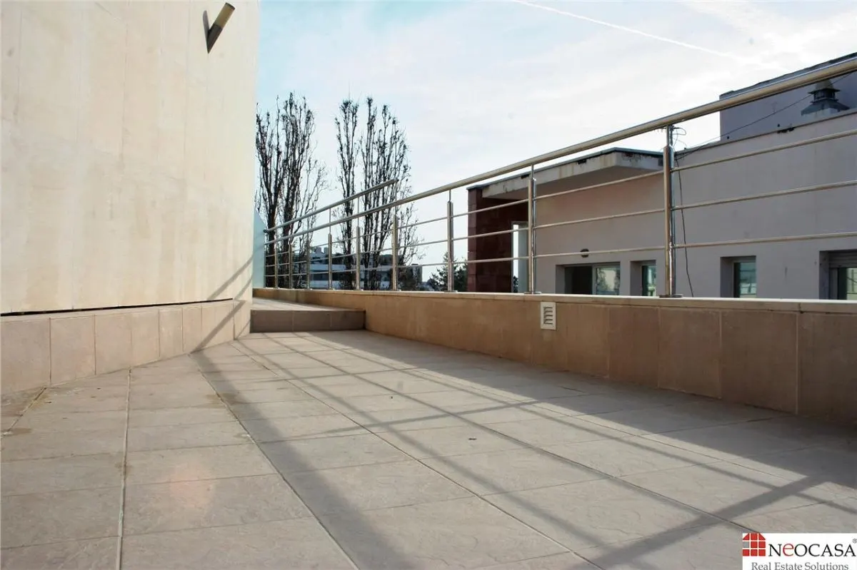 UN APARTAMENT UNIC! - foto 1