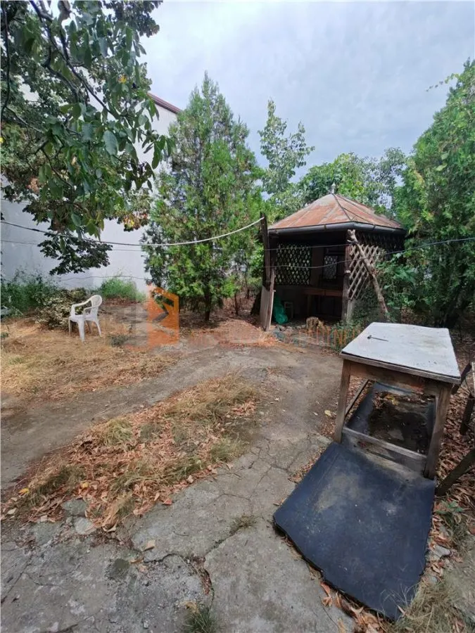 Casa de vanzare si teren 708 mp in zona Victoriei - foto 1