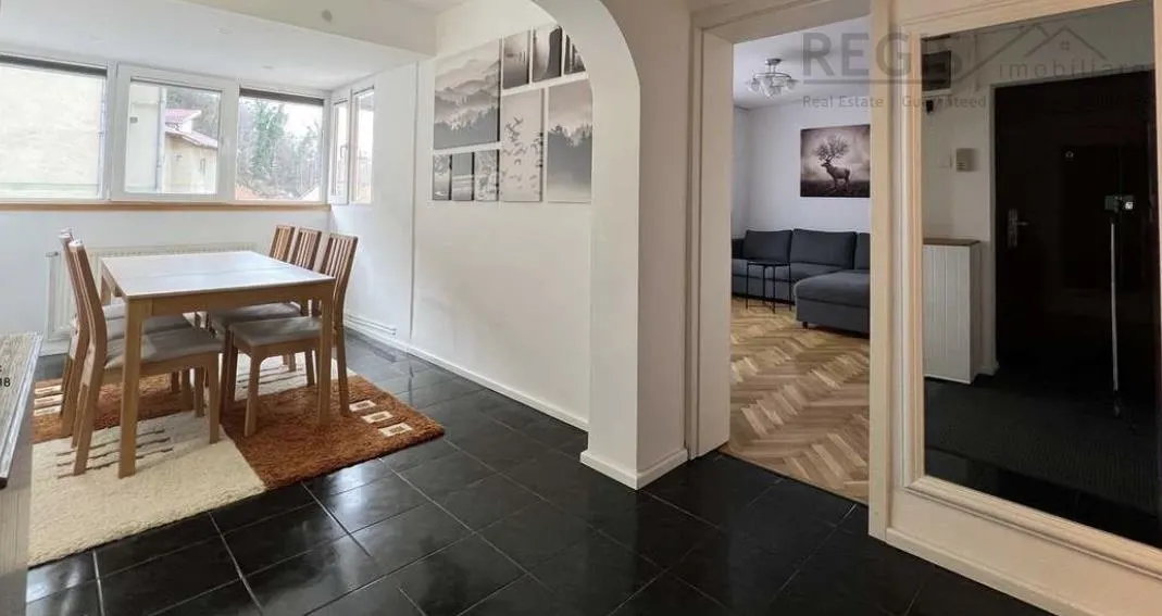 Bloc Vila Central | 3 camere la etaj intermediar cu 2 parcari - foto 2