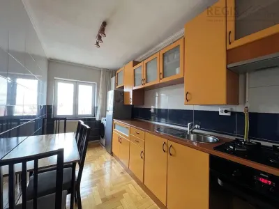 Bloc Vila Central | 3 camere la etaj intermediar cu 2 parcari - foto 11
