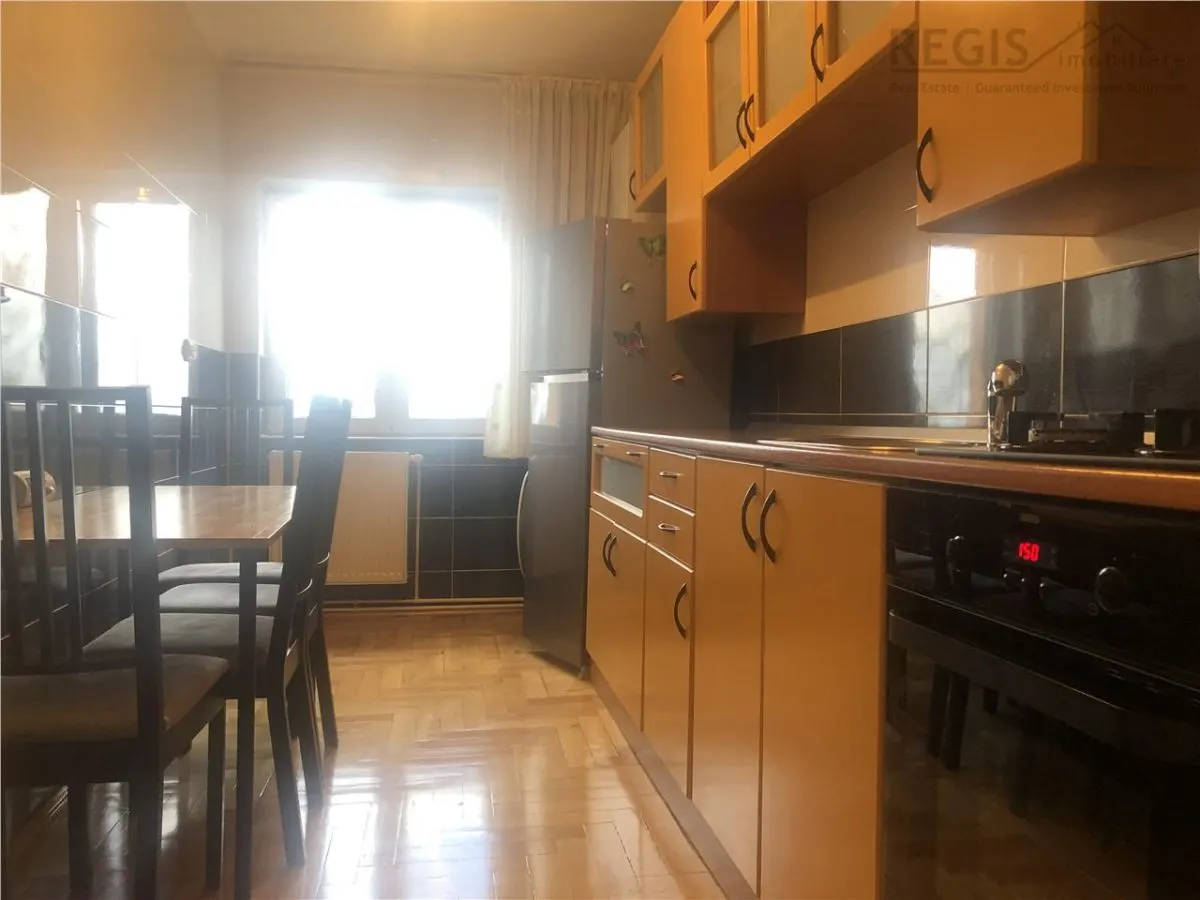 Bloc Vila Central | 3 camere la etaj intermediar cu 2 parcari - foto 17