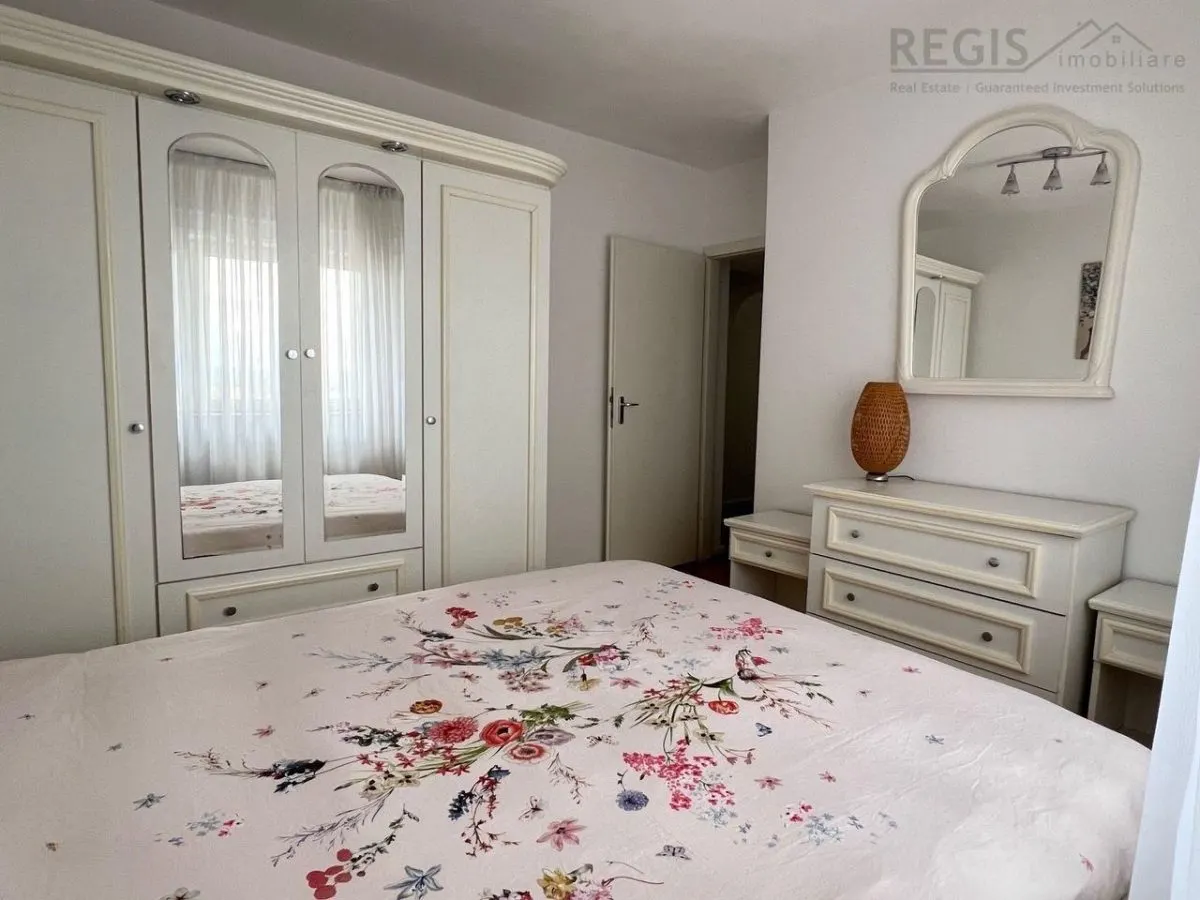 Bloc Vila Central | 3 camere la etaj intermediar cu 2 parcari - foto 8
