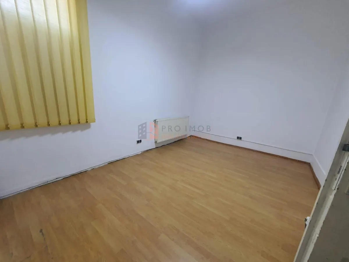 Casa tip parter zona Centru - foto 2