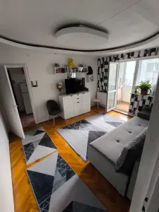 Apartament 2 camere etaj intermediar zona Vlahuta - Brasov