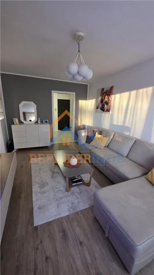 Apartament de vanzare cu 3 camere, zona Piata Alba Iulia - foto 1