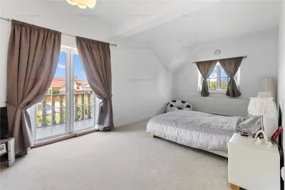 Vila / Casa superba cu 5 camere zona | 1032 mp teren |  Sanpetru Brasov - foto 8