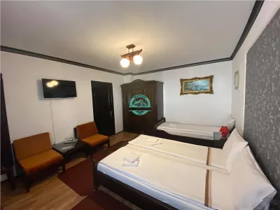 INCHIRIEZ PENSIUNE CU 7 CAMERE IN SIGHISOARA LA 800 MP DE CETATE - foto 25