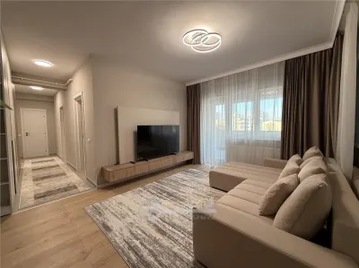 2 CAM , CENTRU PODU ROS PALAS, PARCARE , LUX - Iasi
